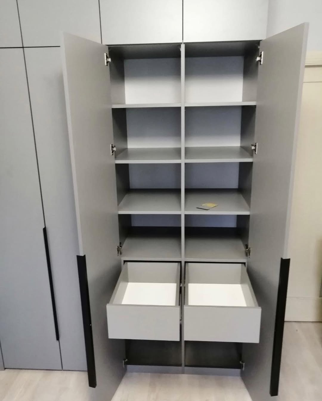 Распашной шкаф из лдсп, Р-015